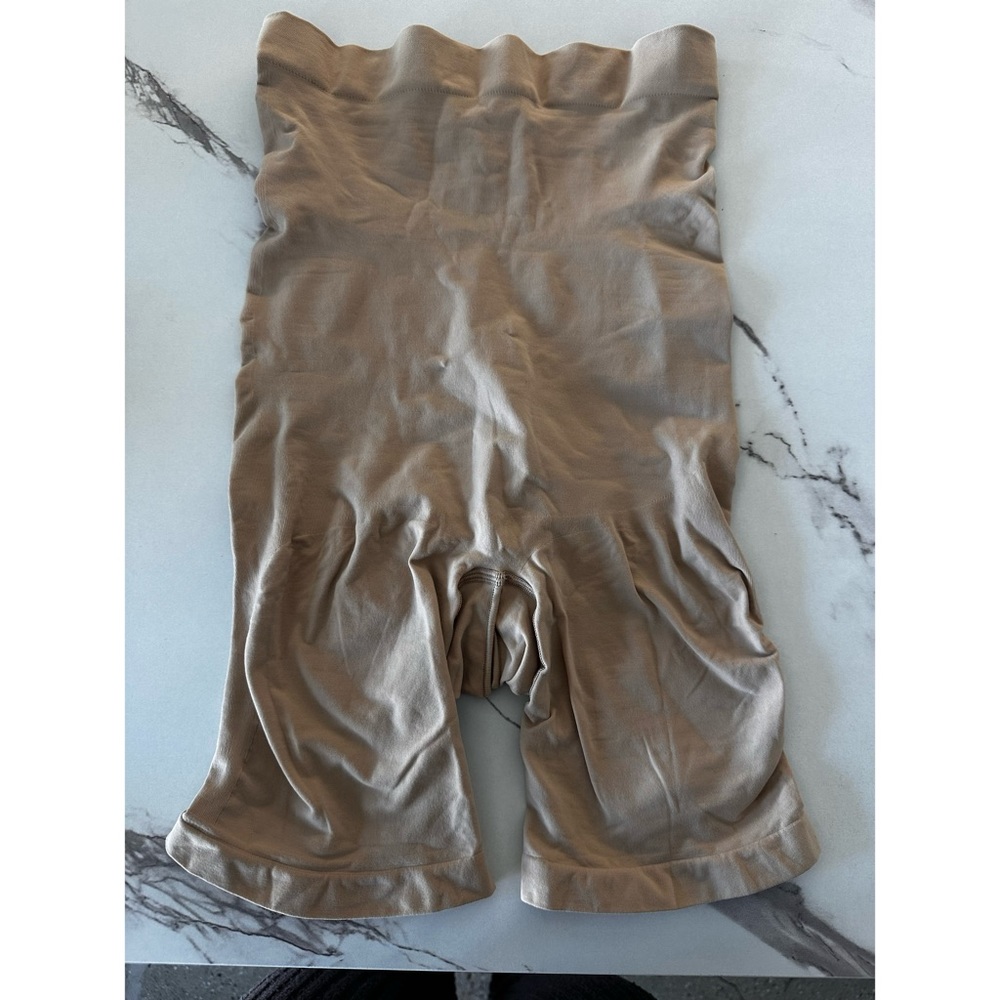 New Skims sculpting shorts 2XL